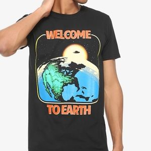 Welcome To earth Graphic Tee Sz S